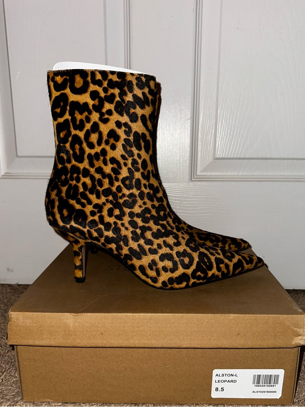 Steve Madden ‘Alston’ Bootie Leopard Ponyhair Fur Boots Low Heel 8.5 NIB - Picture 8 of 14